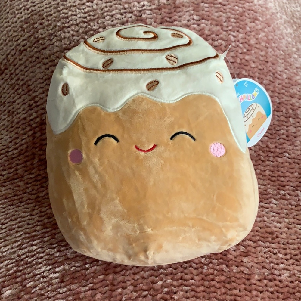 Chanel cinnamon roll Squishmallow